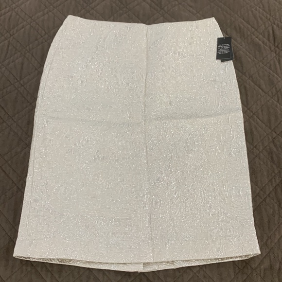 Lord & Taylor NWT Silver Jacquard Skirt size 4 - Picture 7 of 17